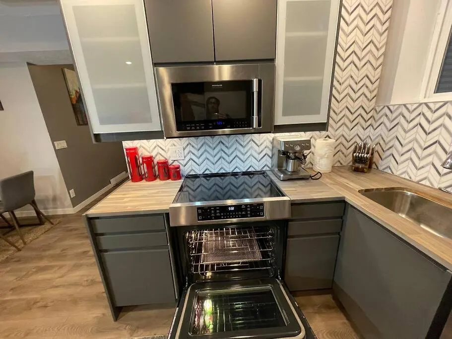 Semesterbostad Comfortable And Beautiful Brand-New Suite Bsmt-Two Bedroom, Two Washrooms YYC Kanada