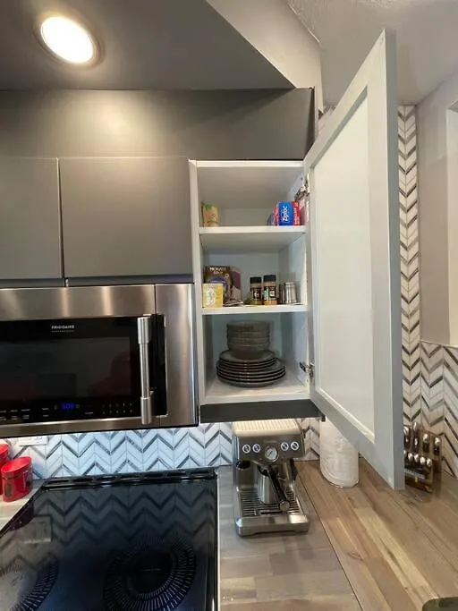 Semesterbostad Comfortable And Beautiful Brand-New Suite Bsmt-Two Bedroom, Two Washrooms YYC Kanada
