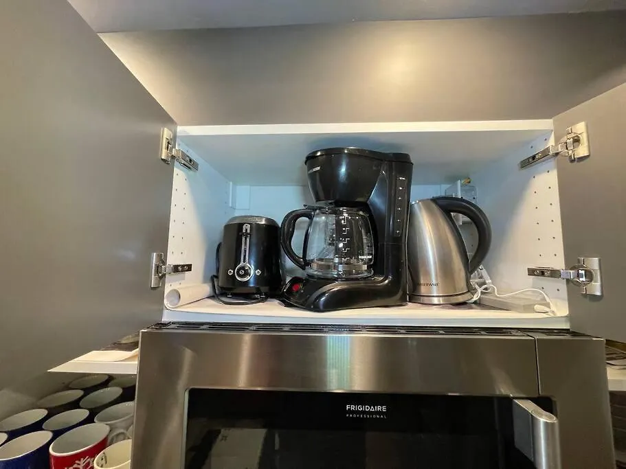 Comfortable And Beautiful Brand-New Suite Bsmt-Two Bedroom, Two Washrooms YYC 0*,